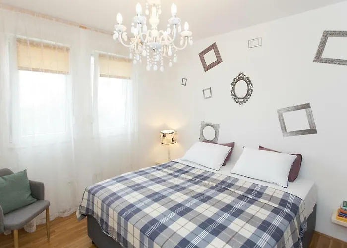 City Beach Apartment * سبليت